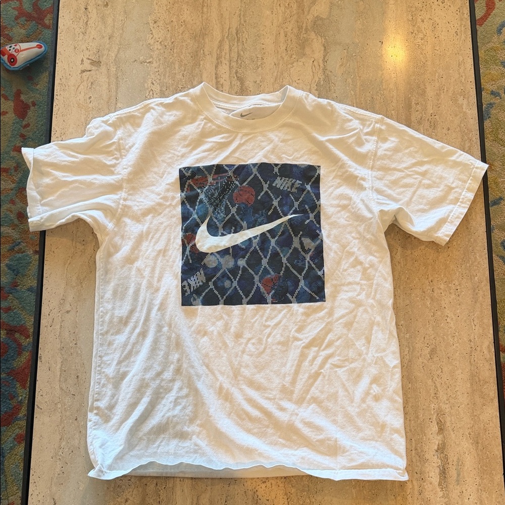 Nike men’s graphics basketball t tee shirt med small loose fit oversized EUC‎
